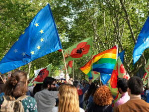 A União Europeia precisa de um 25 de abril: apelo aos progressistas para refundar a UE