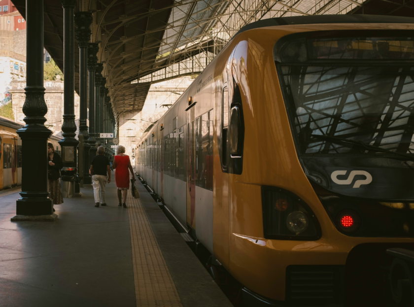 Lisboa: Moção «Novo “Passe Ferroviário Nacional”»
